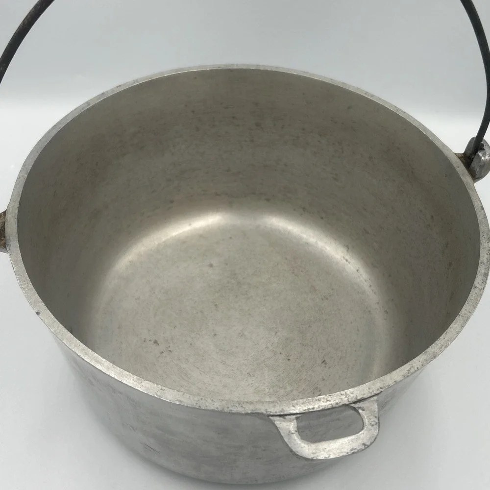 Vintage Cast Aluminum Household Institute 6 Quart Stock Pot & Lid w/ Bail Handle